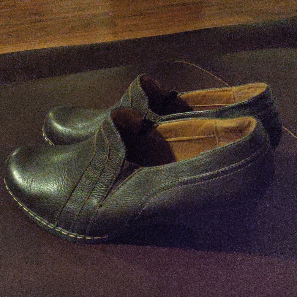 Use Women church shoes